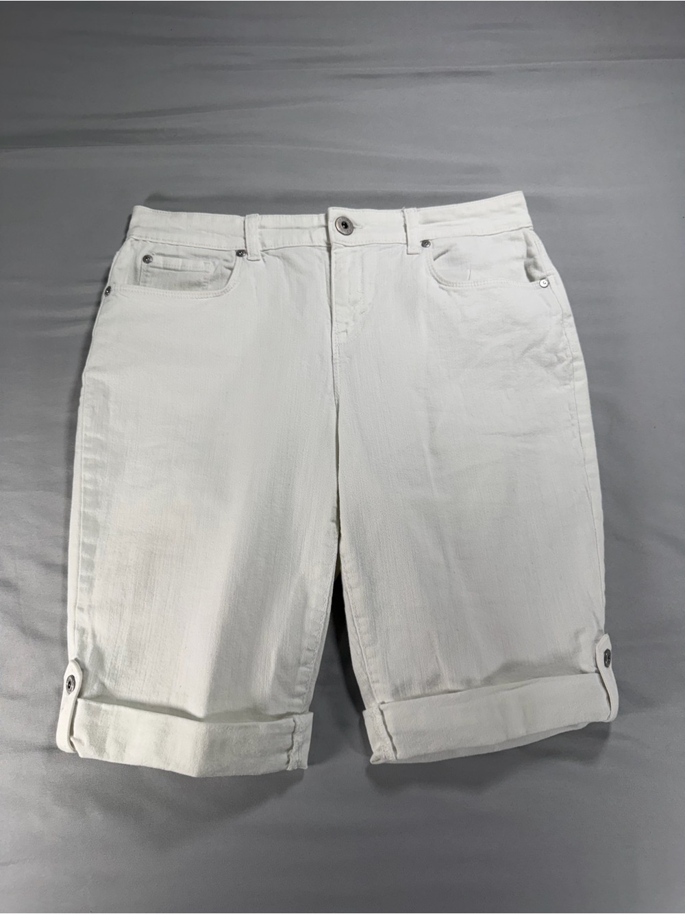 Style & Co Denim White Bermuda Shorts Womens Size 10 Cuffed #1026